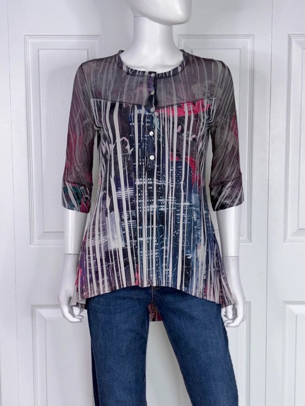 VANGO PARIS women's 3/4 sleeve sweater size 8